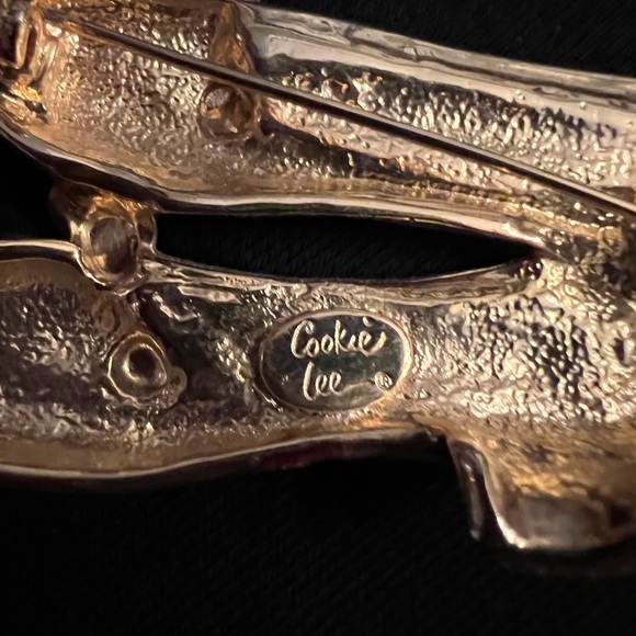 Cookie Lee Ruby slippers w/gold tone bow’s & footpad & solid gold tone on back - Picture 2 of 3